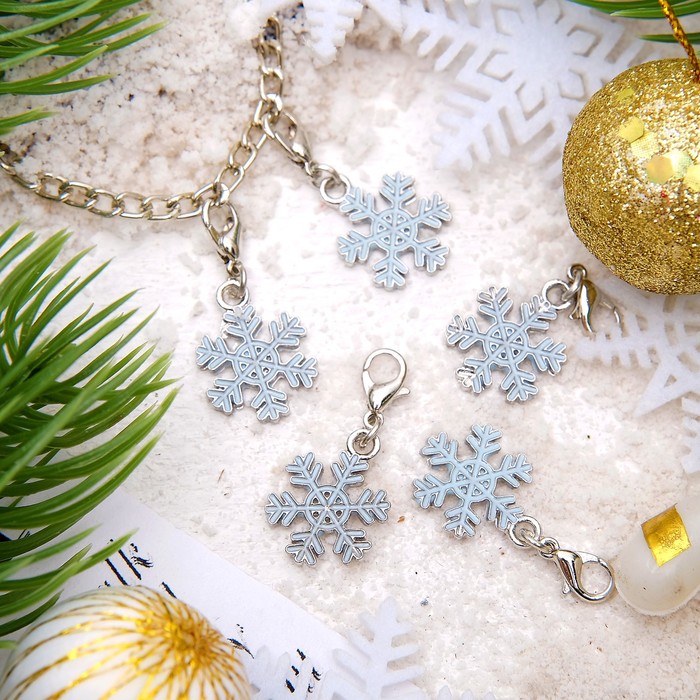 Шарм новогодний "Снежинка", цвет бело-голубой в серебре